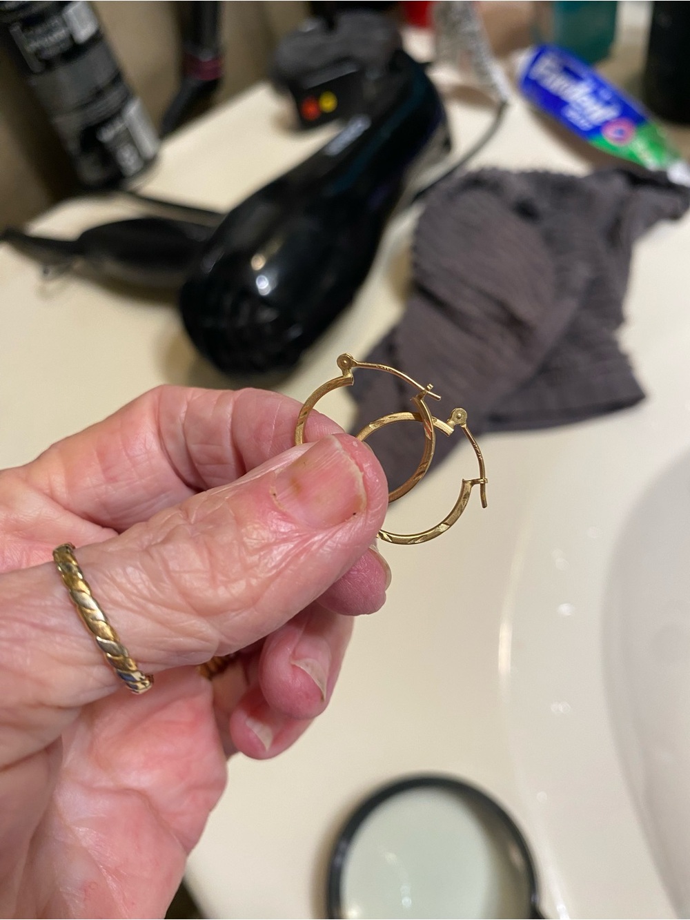 Classic Small Gold Hoop Earrings - Women Jewelry - Picture 5 of 5
